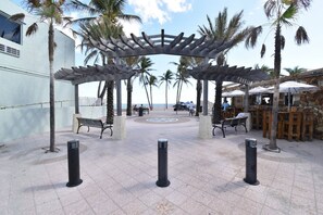 Property grounds - Modern Loft w/Bed Steps from Beach & Boardwalk (Hollywood)