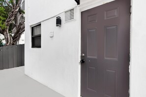 Exterior detail - Modern Loft w/Bed Steps from Beach & Boardwalk (Hollywood)