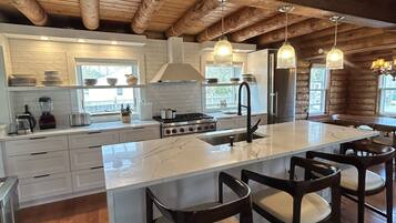 Microondas, horno, placa de cocina, lavavajillas