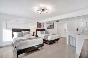 Iron/ironing board, WiFi, bed sheets - Modern apt w/beach access & pool (Pompano Beach)