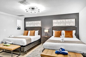 Iron/ironing board, WiFi, bed sheets - Studio apt w/ pool & steps to beach (Pompano Beach)