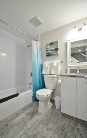 Towels - Loft w/queen loft & beach steps (Hollywood)