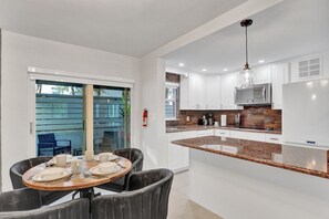 冷蔵庫、電子レンジ、コンロ、食器洗い機