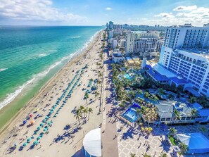 Beach - Modern apartment w/beach steps & parking (Hollywood)