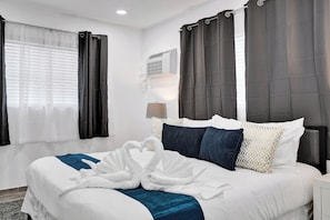 1 bedroom, iron/ironing board, WiFi, bed sheets - Cozy 1BR aparthotel near beach w/ balcony (Hollywood)