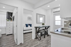 Interior - Spacious 2BR condo w/ beach access (Hollywood)