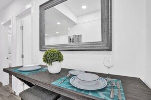 Dining - Spacious 2BR condo w/ beach access (Hollywood)