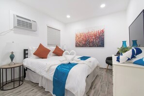 Tabla de planchar con plancha, wifi y ropa de cama 