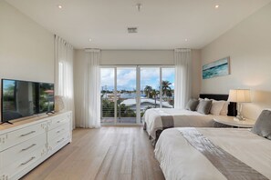 7 bedrooms, iron/ironing board, WiFi, bed sheets - Modern villa close to beach w/ heated pool & grill (Hollywood)
