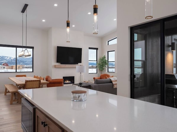 Interior - New - Buckskin Retreat (Victor)