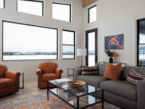 Televisión y chimenea