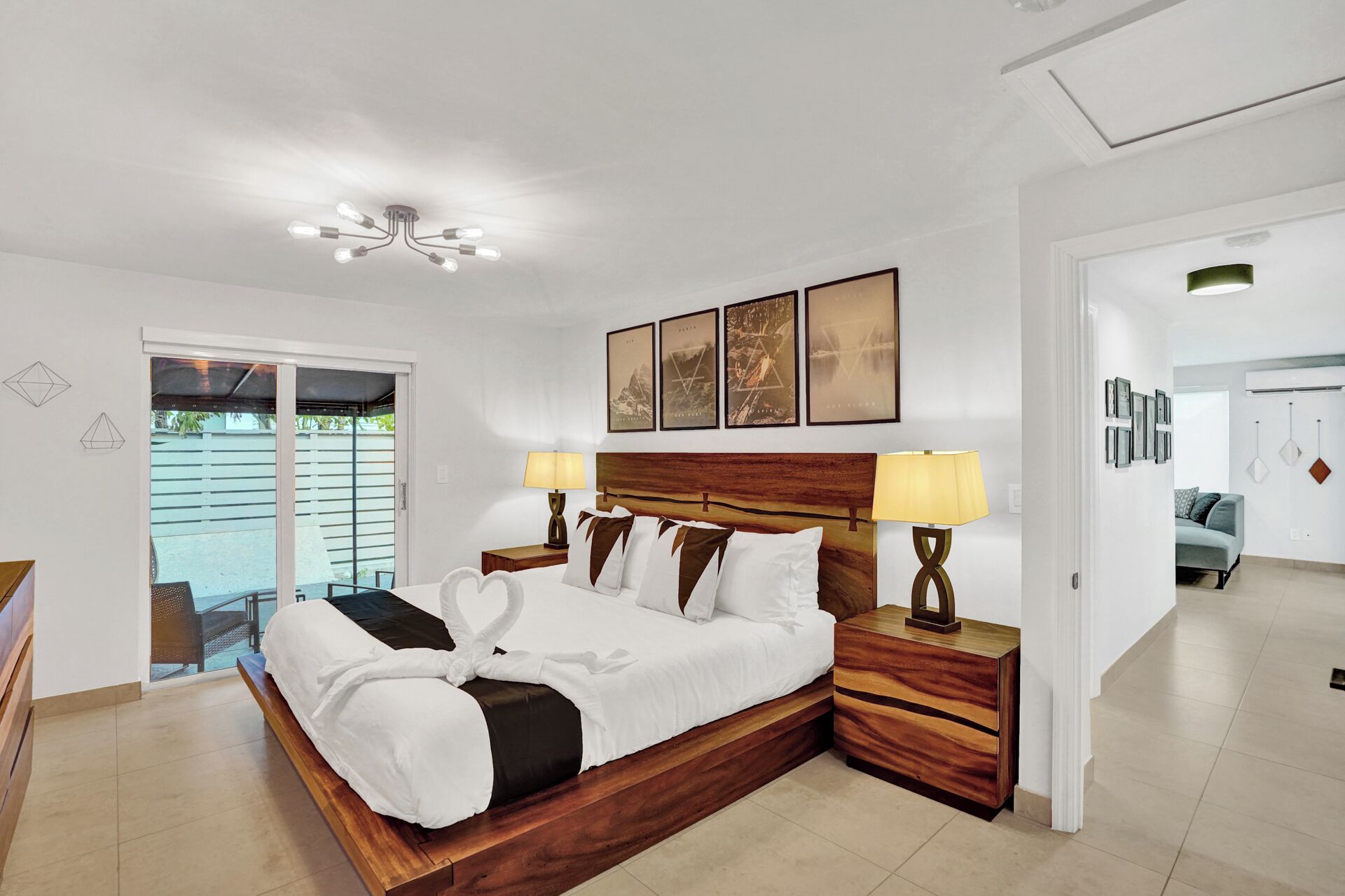 Iron/ironing board, WiFi, bed sheets