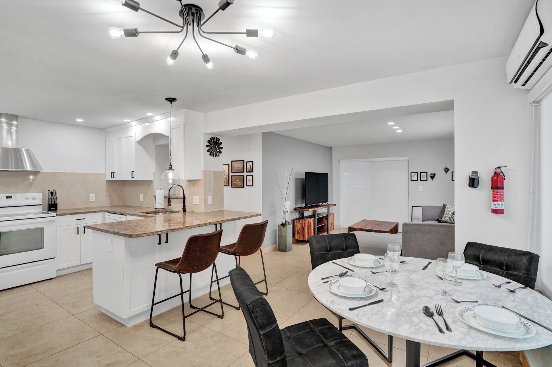 Fridge, microwave, stovetop, dishwasher