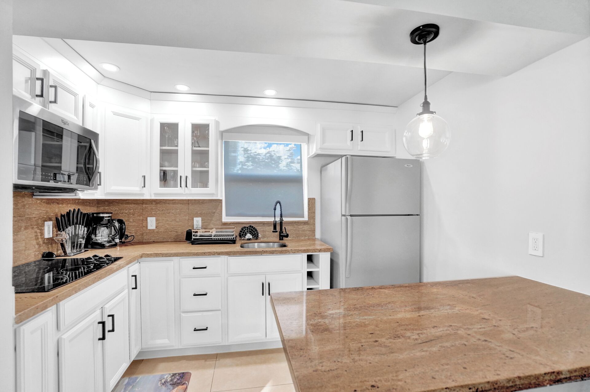 冰箱、微波炉、炉灶、洗碗机