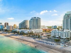 Beach - Coastal studio w/ hot tub & gym access (Fort Lauderdale)