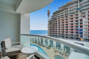 Property grounds - Coastal studio w/ hot tub & gym access (Fort Lauderdale)