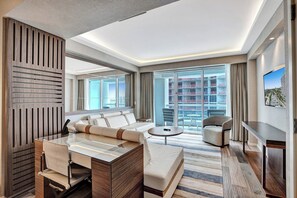 Living area - Coastal studio w/ hot tub & gym access (Fort Lauderdale)