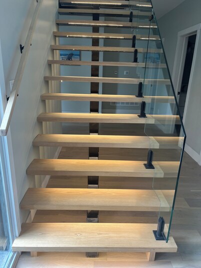 Luxury Large Waterfront Cottage w/Games Room