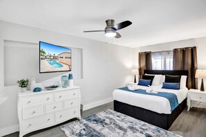 Iron/ironing board, WiFi, bed sheets - Spacious home w/pool, fire pit & grill (Lighthouse Point)