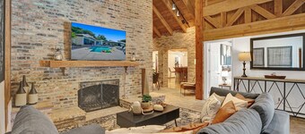 Family villa w/ heated pool, gameroom & fire pit