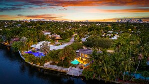 Exterior - Waterfront Retreat: 7BR Villa with Pool & Firepit (Oakland Park)
