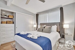 Iron/ironing board, free WiFi - Renovated home w/heated pool & BBQ (Pompano Beach)