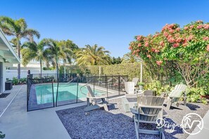 Indoor pool - Renovated home w/heated pool & BBQ (Pompano Beach)