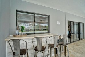 Terrace/patio - Spacious villa w/private pool, BBQ & game room (Davie)