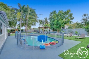 Pool - Spacious villa w/pool, courts & game room (Pompano Beach)