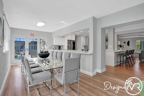 Dining - Spacious villa w/pool, courts & game room (Pompano Beach)