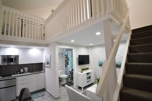 Interior - Modern Loft w/steps to Beach & Kitchenette (Hollywood)