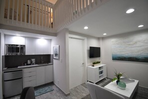 Fridge, microwave, stovetop, coffee/tea maker - Modern Loft w/steps to Beach & Kitchenette (Hollywood)