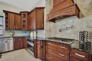 茶具/咖啡用具、冰箱、微波炉、烤箱