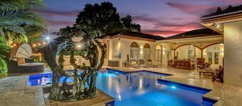 Villa w/pool, mini-golf & firepits