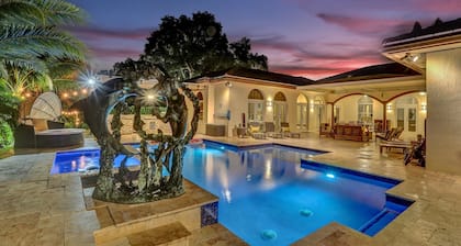 Villa w/pool, mini-golf & firepits