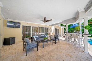 Terrace/patio - Pool * Soccer * Basketball * Game Room * Sleeps 20 (Largo)