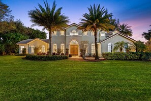 Exterior - Family estate w/private pool & basketball court (Coconut Creek)