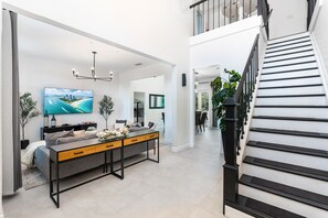 TV - Family estate w/private pool & basketball court (Coconut Creek)