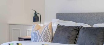 Offshore Contractor 1BR University Area with Fast Wi-Fi and free parking