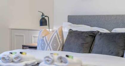 Offshore Contractor 1BR University Area with Fast Wi-Fi and free parking