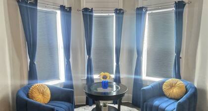 Charming pet friendly bed & breakfast with Washer/Dryer and King size Bed