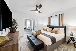 Iron/ironing board, WiFi, bed sheets - Modern house w/pool & volleyball court (Davie)