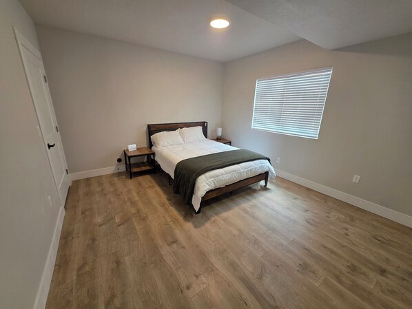 熨斗/熨衫板、Wi-Fi、床單