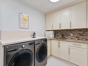 Interior - Villa w/pool, games & BBQ (Coral Springs)