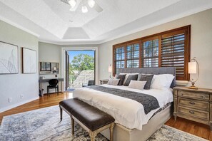 Iron/ironing board, WiFi, bed sheets - Spacious home w/private pool & game room (Davie)