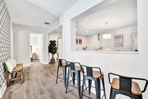 Interior - Family home w/pool & mini-soccer field (Davie)