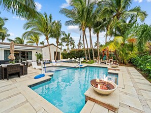 Pool - Spacious home w/ heated pool & jacuzzi (Hollywood)