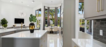 Villa w/pool, games & BBQ