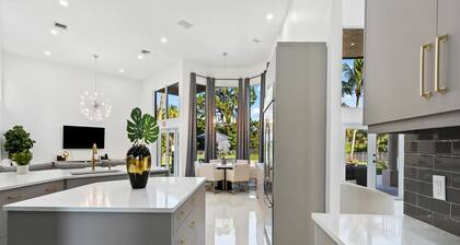 Villa w/pool, games & BBQ