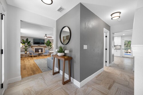 Pool * Pickleball * Game Room *  Sleeps 18!